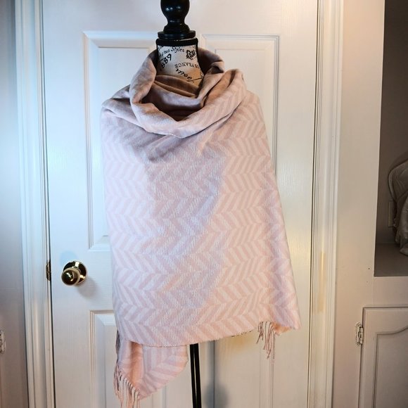 NWT Indigo Herringbone Wrap Shawl Scarf Soft Knit Pink Cream Women's OS - Picture 10 of 15